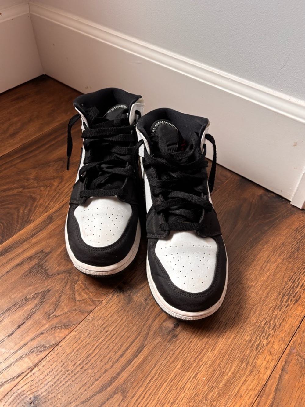 Jordan Retro Kids Black, White and Red Sneakers